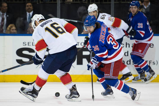 Floridas Aleksander Barkov utmanas av New Yorks Mats