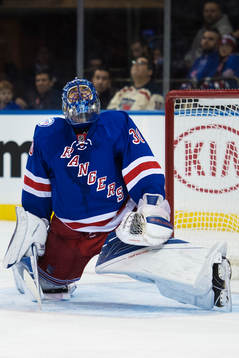 New Yorks målvakt Henrik Lundqvist deppar