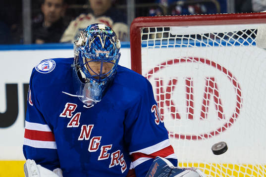 New Yorks målvakt Henrik Lundqvist släpper in 2-2-målet