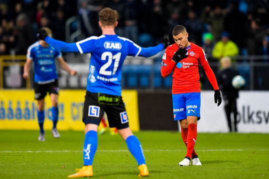 Halmstads Andreas Bengtsson jublar medan Helsingborgs