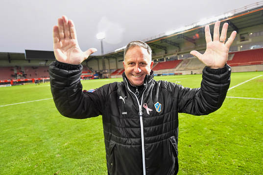 Halmstads tränare Jan Jönsson jublar