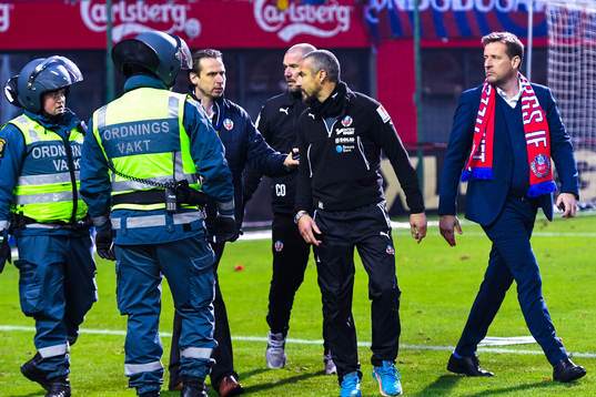 Helsingborgs manager Henrik Larsson är irriterad