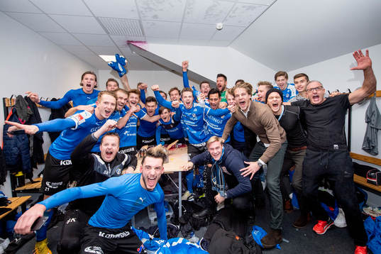 Halmstads spelare firar segern