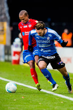 Helsingborgs Monday Samuel och Halmstads Sead Haksabanovic