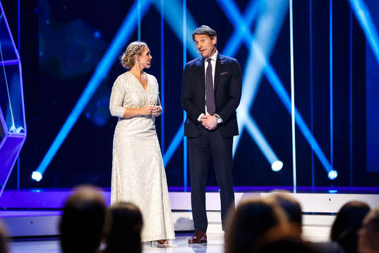 Programledare Anna Brolin och Håkan Ericson,