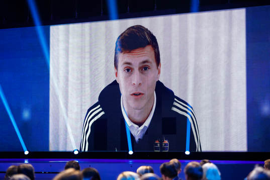 Videohälsning från Victor Nilsson Lindelöf, Årets back