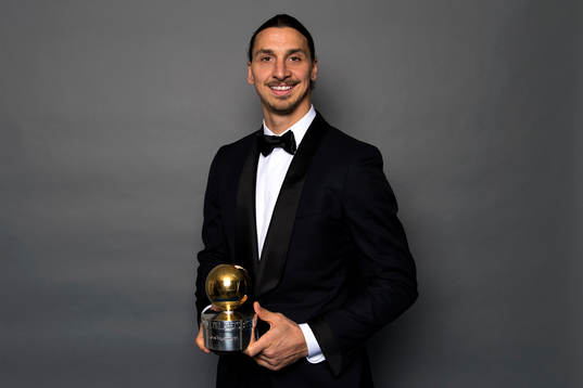 Zlatan Ibrahimovic med sin 11e guldboll