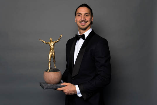 Zlatan Ibrahimovic med en avbild av