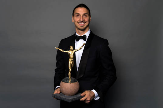 Zlatan Ibrahimovic med en avbild av