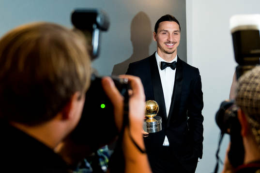 Zlatan Ibrahimovic med sin 11e guldboll