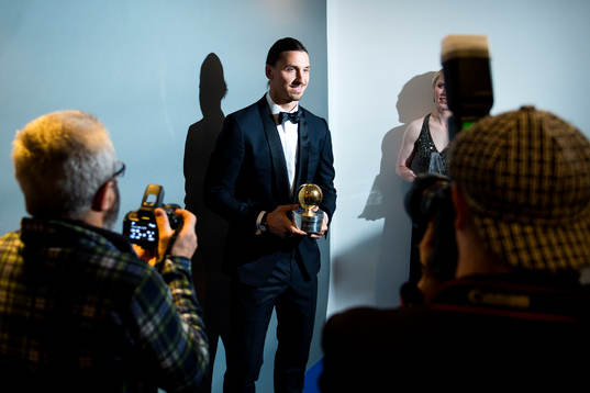 Zlatan Ibrahimovic med sin 11e guldboll
