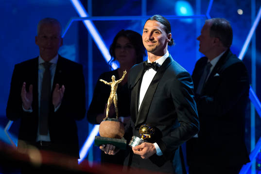 Zlatan Ibrahimovic tar emot sin elfte Guldboll och en