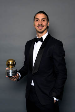Zlatan Ibrahimovic med sin 11e guldboll