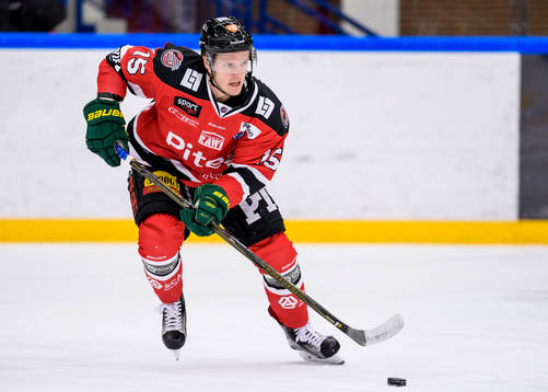 Piteås Emil Wikström med pucken