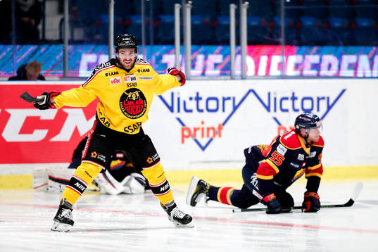 Luleås Johan Forsberg och Djurgårdens Alexander Urbom