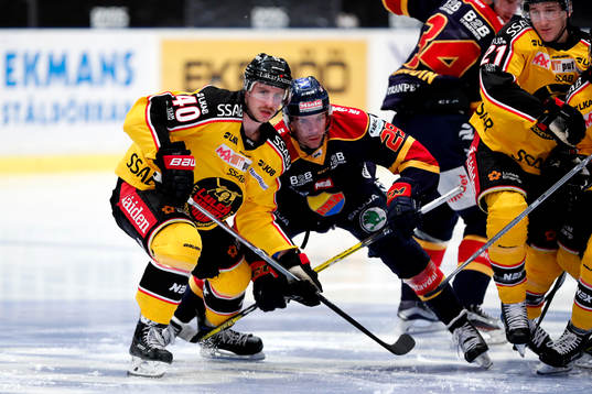 Luleås Kael Mouillierat och Djurgårdens Matt Anderson