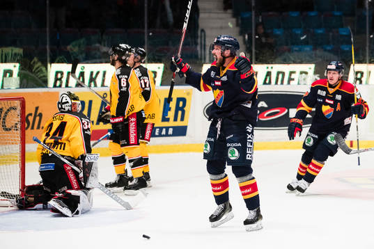 Djurgårdens Mikael Ahlén jublar