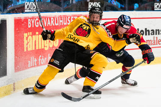 Luleås Isac Lundeström och Djurgårdens Linus Hultström