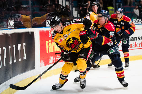 Luleås Johan Forsberg och Djurgårdens Emil Johansson