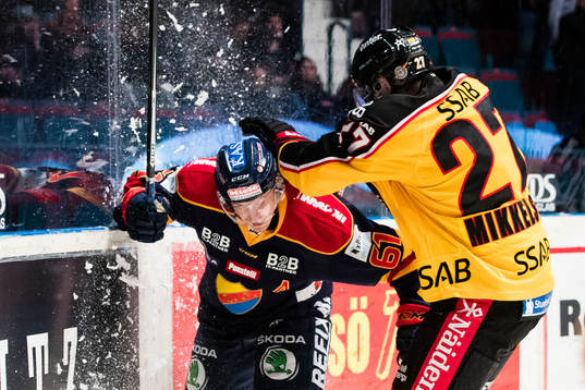 Djurgårdens Markus Ljungh och Luleås Brendan Mikkelson