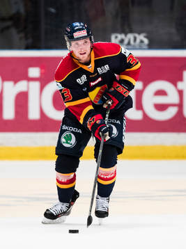 Djurgårdens Linus Hultström med pucken