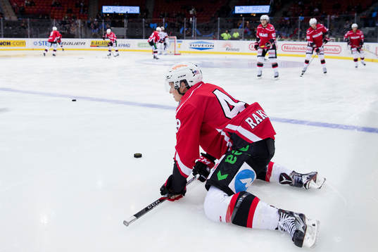Malmö Redhawks Rhett Rakhshani stretchar