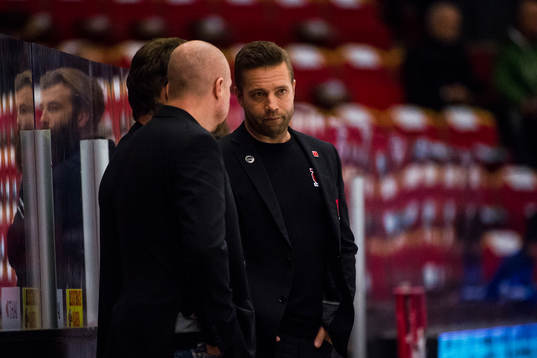 Örebros tränare Johan Tornberg före ishockeymatchen i