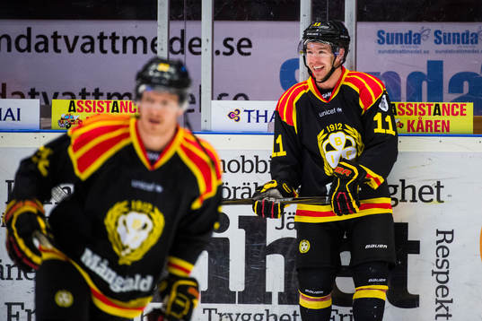 Brynäs Nick Johnson och Kevin Clark före ishockeymatchen