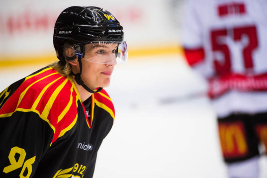 Brynäs Oskar Lindblom före ishockeymatchen i SHL mellan