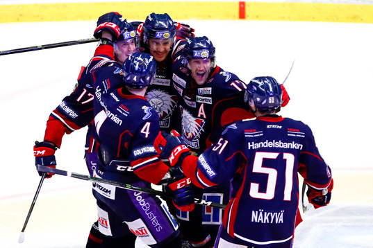 Linköpings Sebastian Karlsson jublar