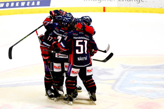 Linköpings Sebastian Karlsson jublar