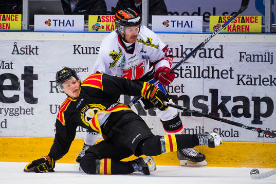 Brynäs Daniel Mannberg och Örebros Siim Liivik