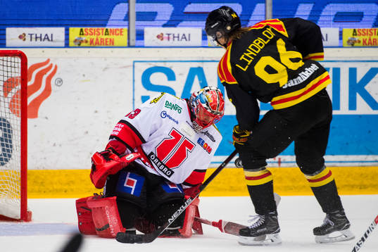 Brynäs Oskar Lindblom missar friläge på Örebros