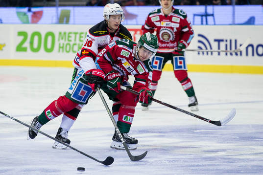 Frölundas Mattias Nörstebö före Malmö Redhawks Robin