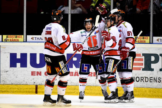 Örebros Greg Squires jublar