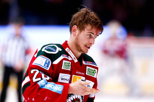 Frölundas Johan Sundström blöder