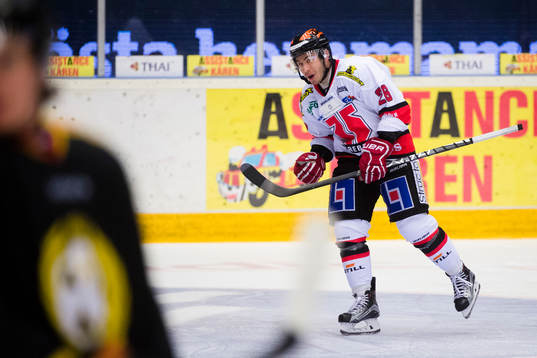 Örebros Greg Squires jublar