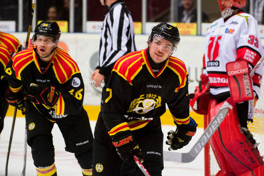 Brynäs Daniel Paille och Ponthus Westerholm jublar