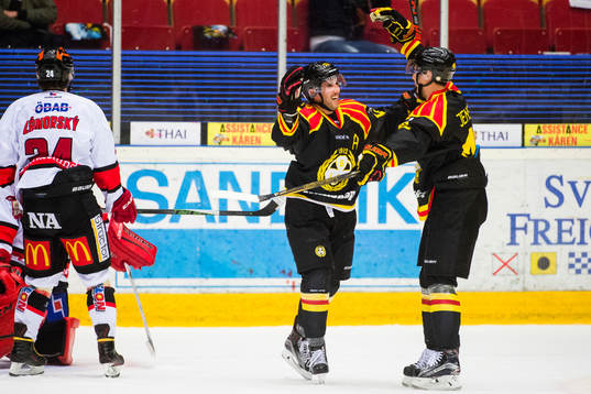 Brynäs Ryan Gunderson och Jesper Jensen jublar
