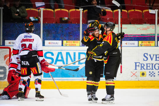 Brynäs Ryan Gunderson och Jesper Jensen jublar
