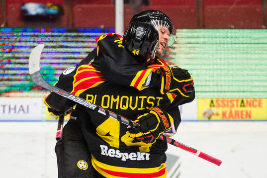 Brynäs Jacob Blomqvist och Elias Fälth  jublar