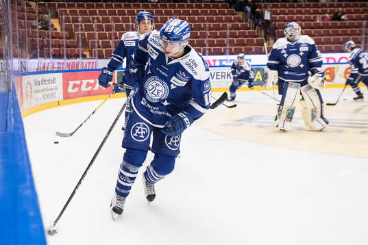 Leksands János Hári vid värmningen innan ishockeymatchen
