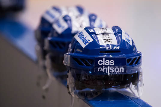 Leksands hjälmar innan ishockeymatchen i SHL mellan