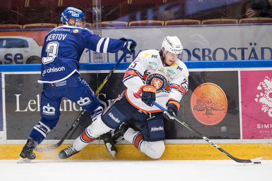 Leksands Daniel Bertov och Växjös Philip Holm  i