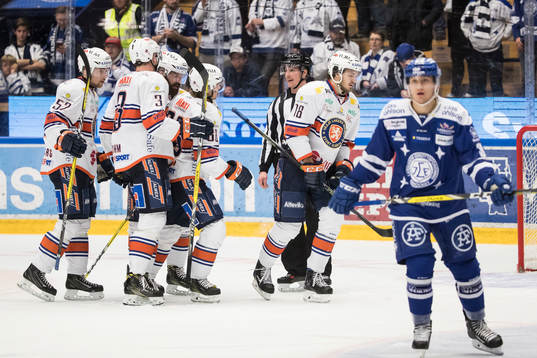 Växjös spelarna jublar