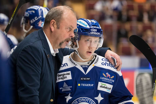 Leksands tränare Per-Erik Johnsson med Leksands Daniel