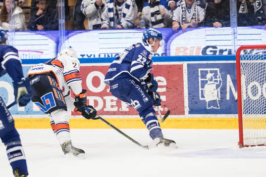 Leksands Martin Grönberg gör 3-1 i ishockeymatchen i SHL