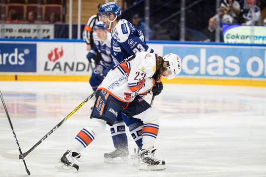 Leksands Markus Lauridsen och Växjös Ville Leino  i