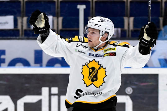 Skellefteås Oscar Möller jublar