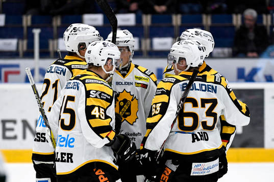 Skellefteås Joakim Lindström jublar